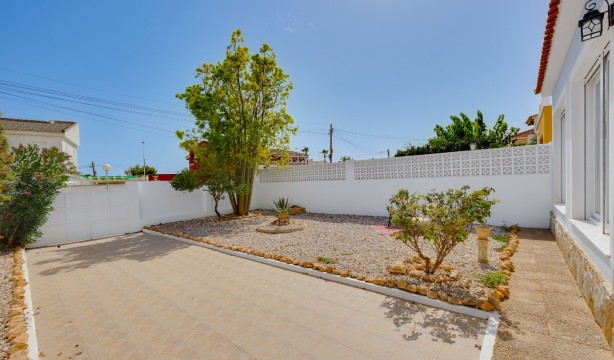 Resale - Villa - Torrevieja - Aguas Nuevas