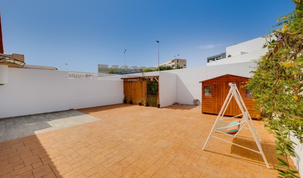 Resale - Villa - Torrevieja - Aguas Nuevas