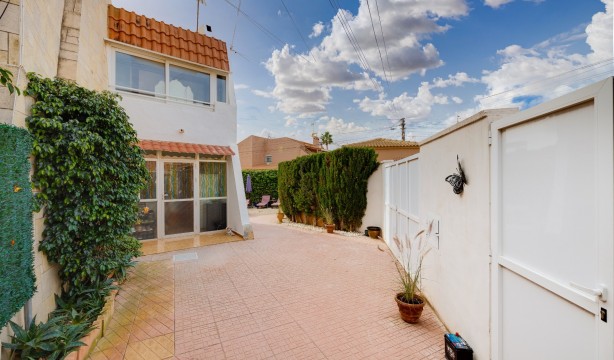 Reventa - Adosado - Torrevieja - Aguas Nuevas