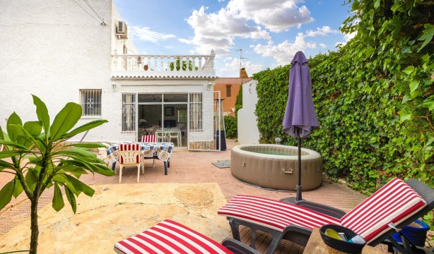 Reventa - Adosado - Torrevieja - Aguas Nuevas