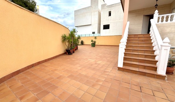 Resale - Detached house - Orihuela Costa - Villamartín